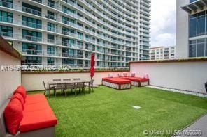 For Sale: $715,000 (1 beds, 2 baths, 1291 Square Feet)