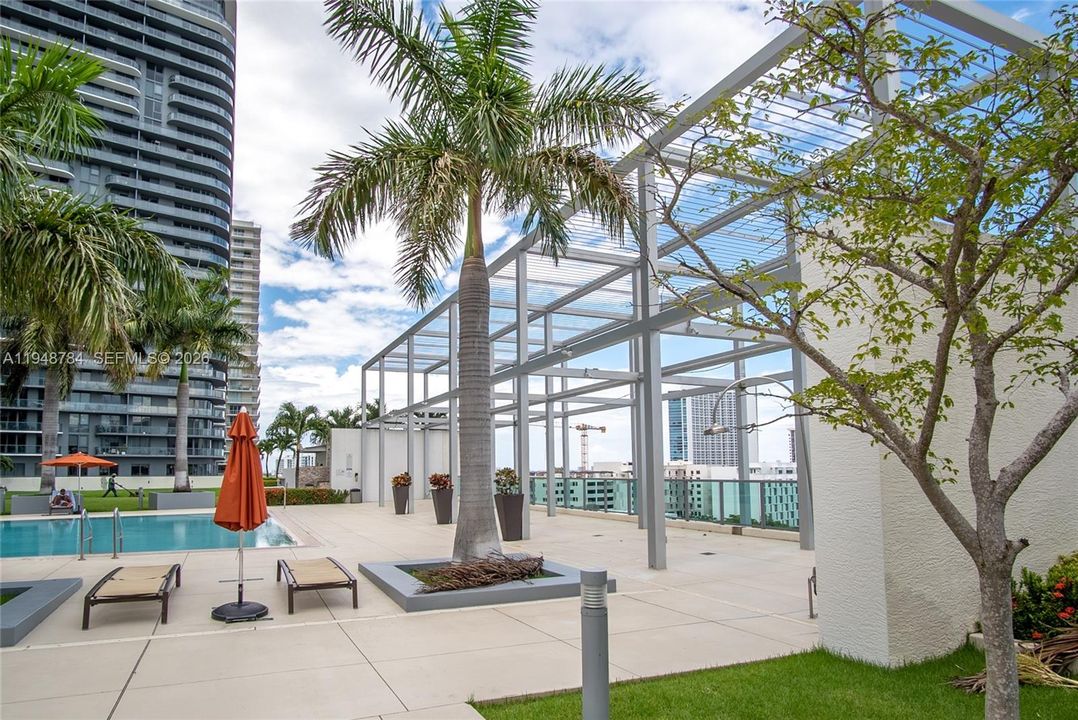 For Sale: $715,000 (1 beds, 2 baths, 1291 Square Feet)