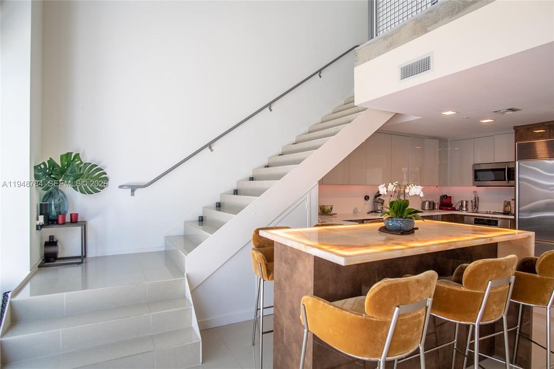 For Sale: $715,000 (1 beds, 2 baths, 1291 Square Feet)