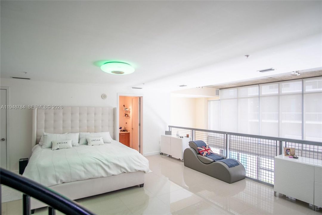 For Sale: $715,000 (1 beds, 2 baths, 1291 Square Feet)