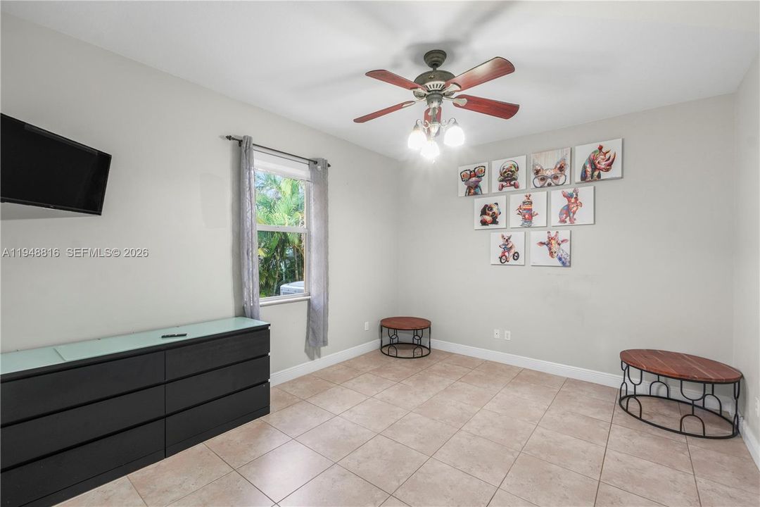 En Venta: $480,000 (3 camas, 2 baños, 2367 Pies cuadrados)