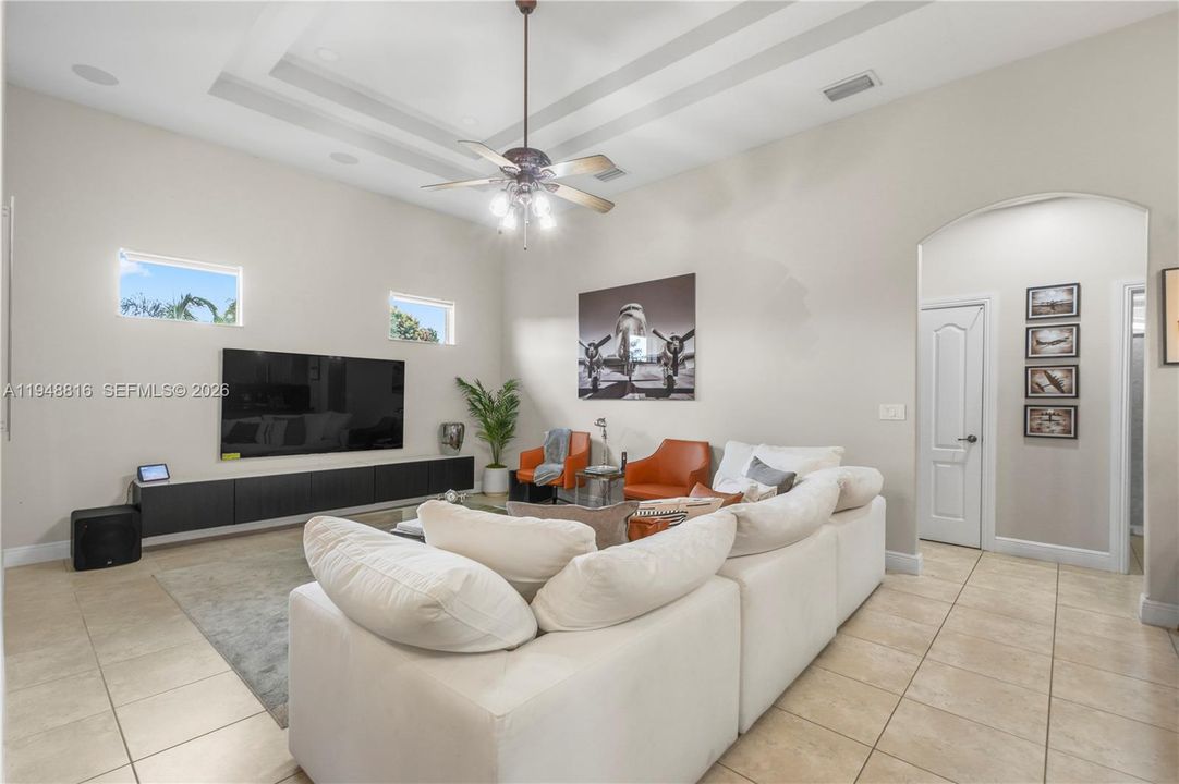 En Venta: $480,000 (3 camas, 2 baños, 2367 Pies cuadrados)