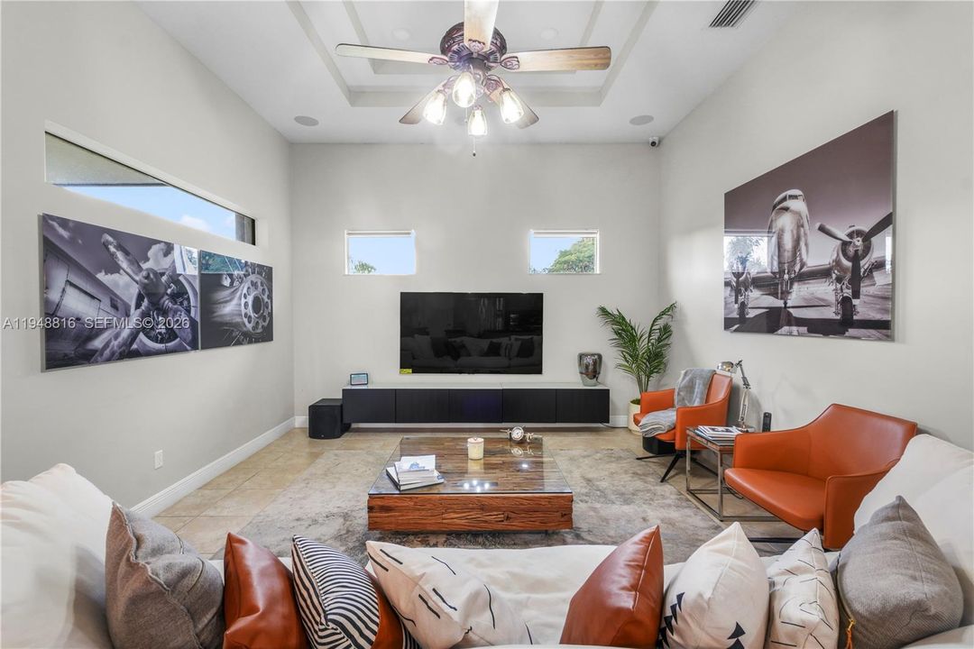 En Venta: $480,000 (3 camas, 2 baños, 2367 Pies cuadrados)
