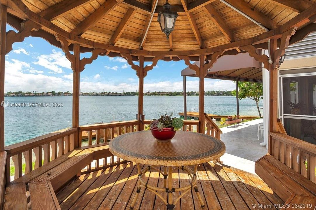Recently Sold: $750,000 (3 beds, 2 baths, 2106 Square Feet)