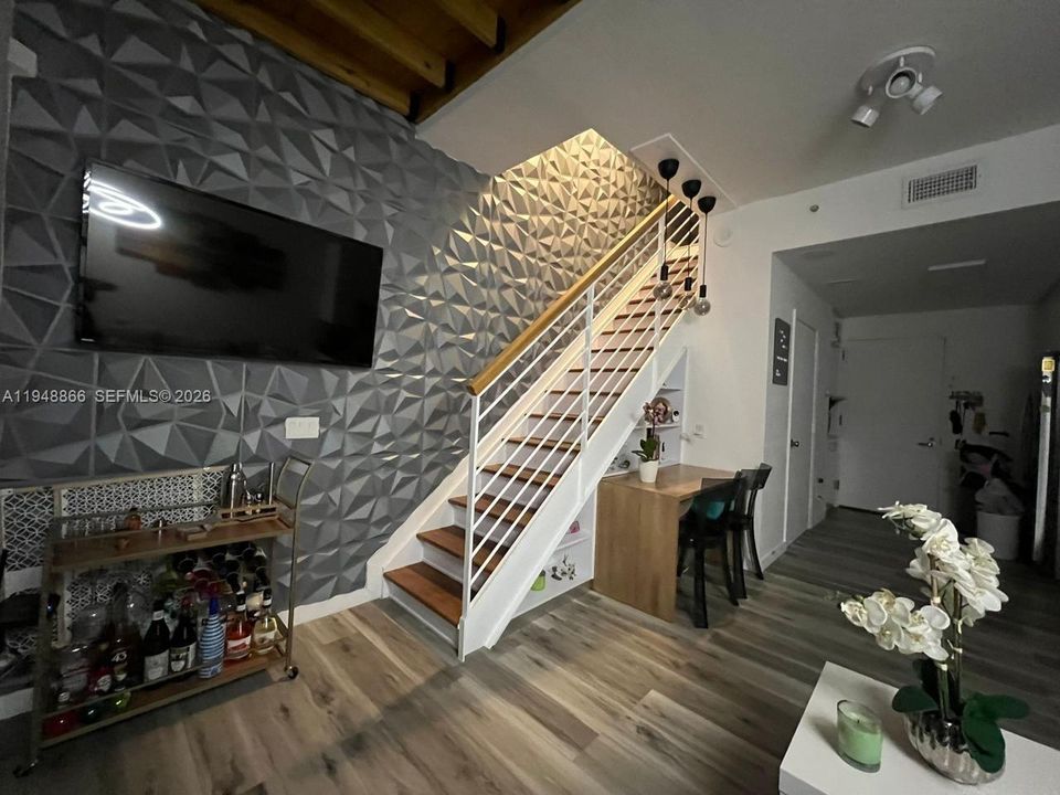 For Sale: $464,900 (1 beds, 1 baths, 705 Square Feet)