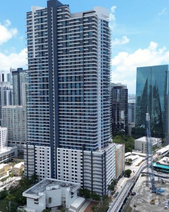 For Sale: $464,900 (1 beds, 1 baths, 705 Square Feet)