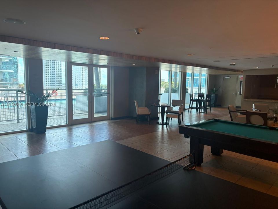 For Sale: $464,900 (1 beds, 1 baths, 705 Square Feet)