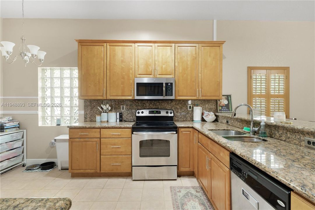 Recently Rented: $4,500 (4 beds, 2 baths, 2080 Square Feet)