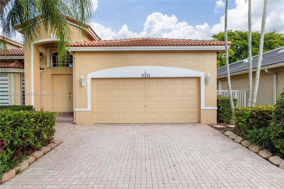 Recently Rented: $4,500 (4 beds, 2 baths, 2080 Square Feet)