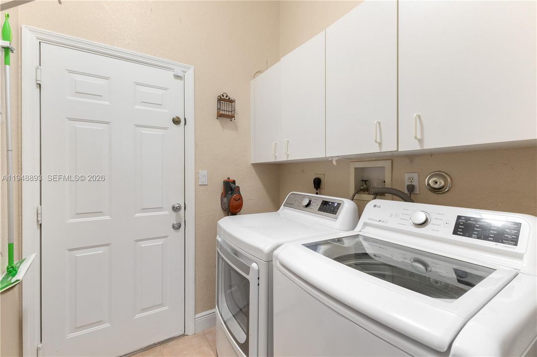 Recently Rented: $4,500 (4 beds, 2 baths, 2080 Square Feet)