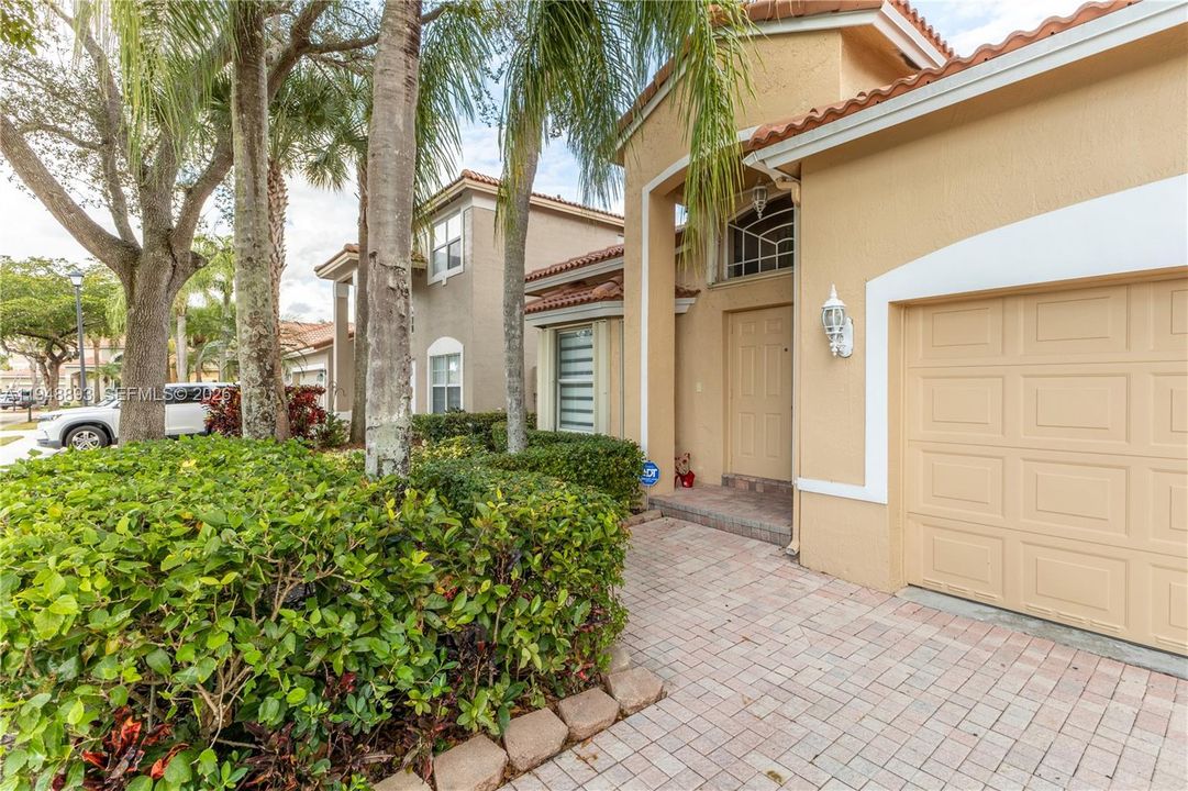 Recently Rented: $4,500 (4 beds, 2 baths, 2080 Square Feet)