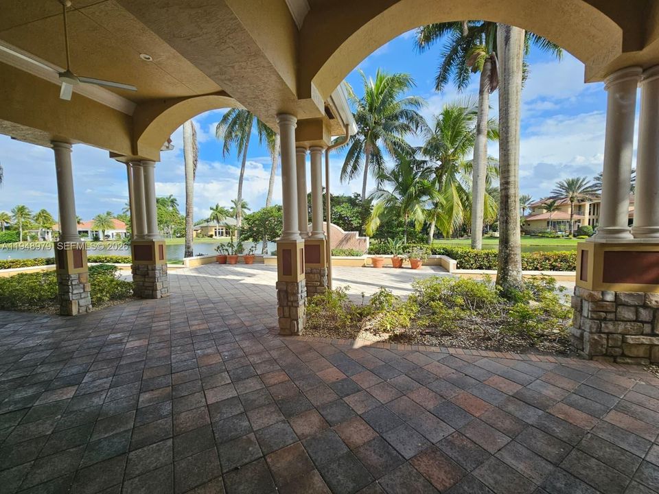En Venta: $1,795,000 (1.66 acres)