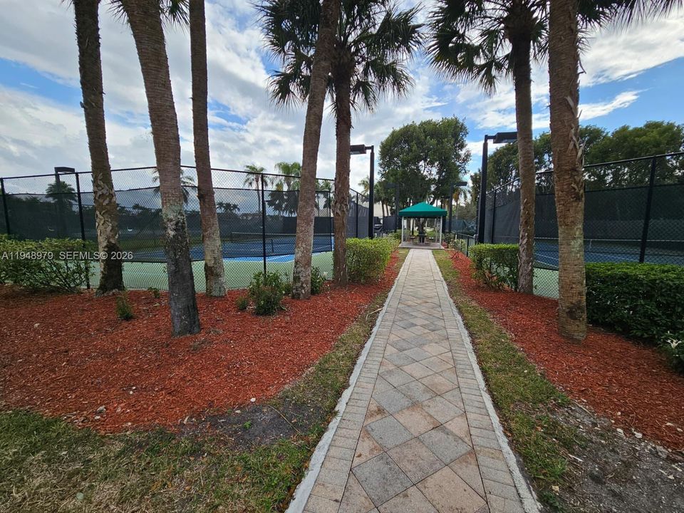 En Venta: $1,795,000 (1.66 acres)