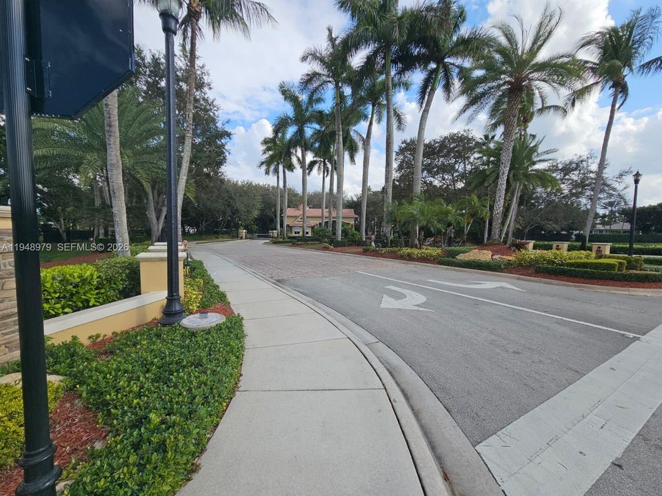 En Venta: $1,795,000 (1.66 acres)