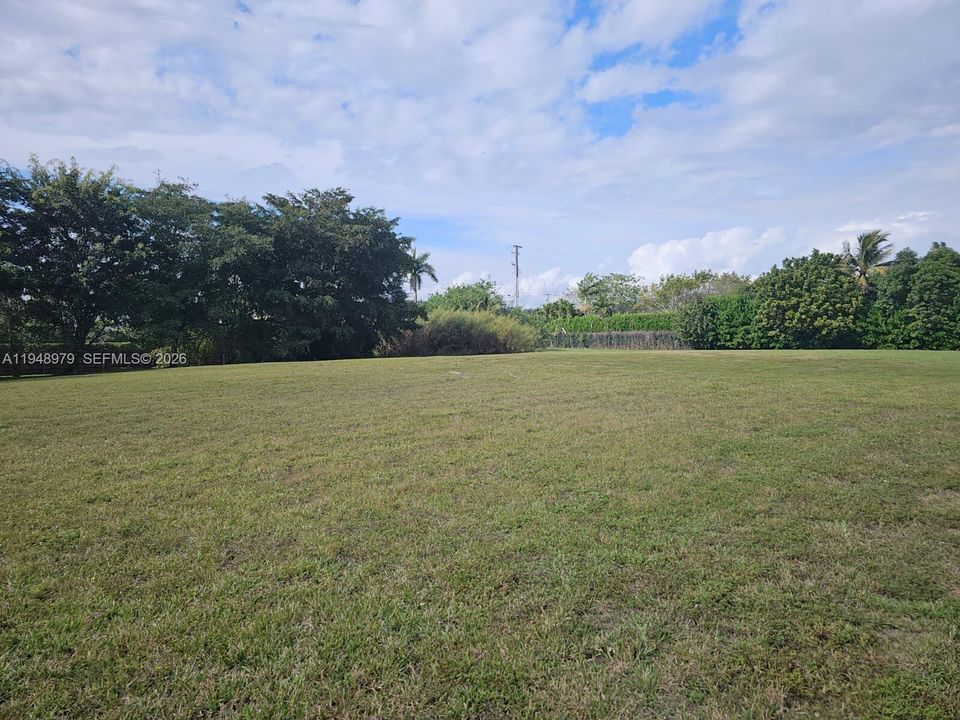 En Venta: $1,795,000 (1.66 acres)