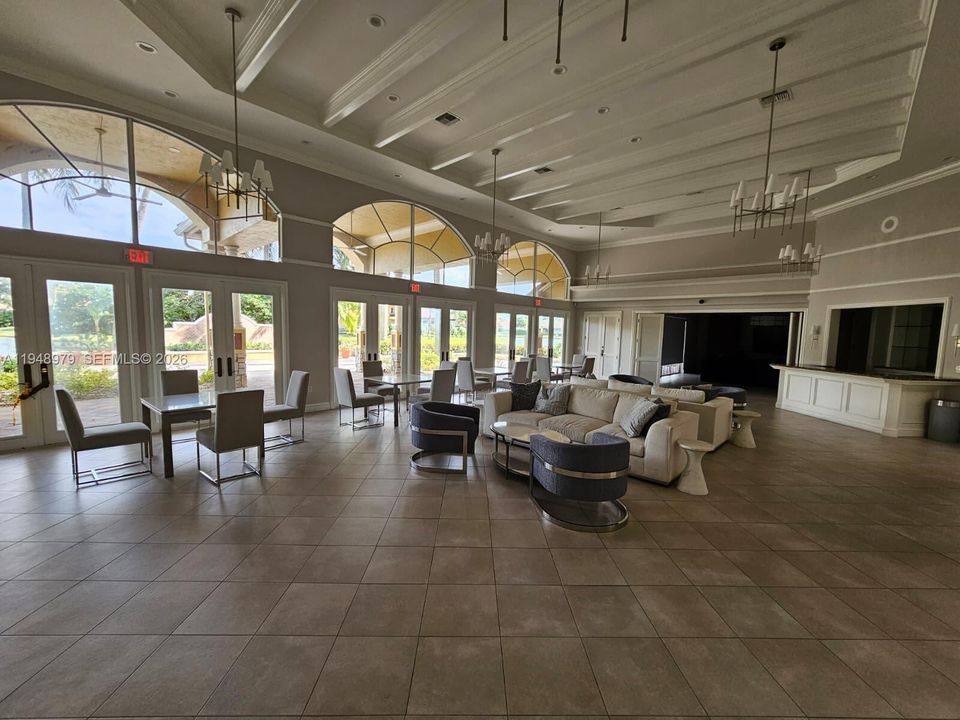 En Venta: $1,795,000 (1.66 acres)