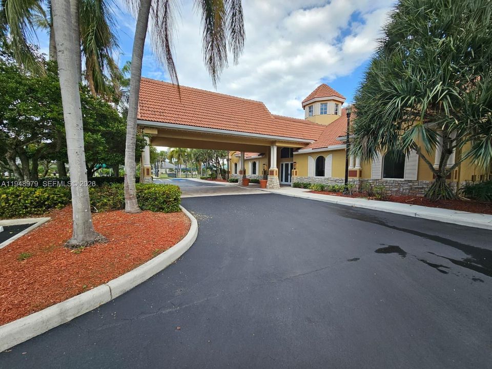 En Venta: $1,795,000 (1.66 acres)