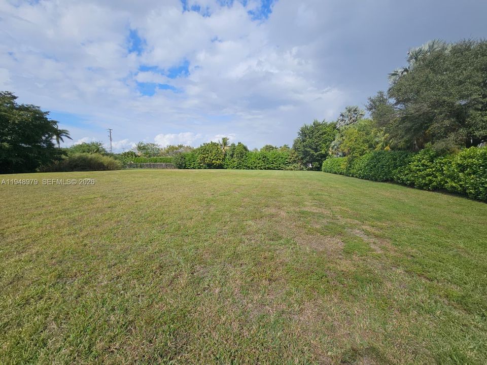 En Venta: $1,795,000 (1.66 acres)