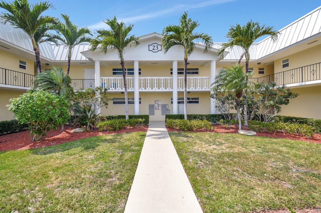 23 Colonial Club Drive 204