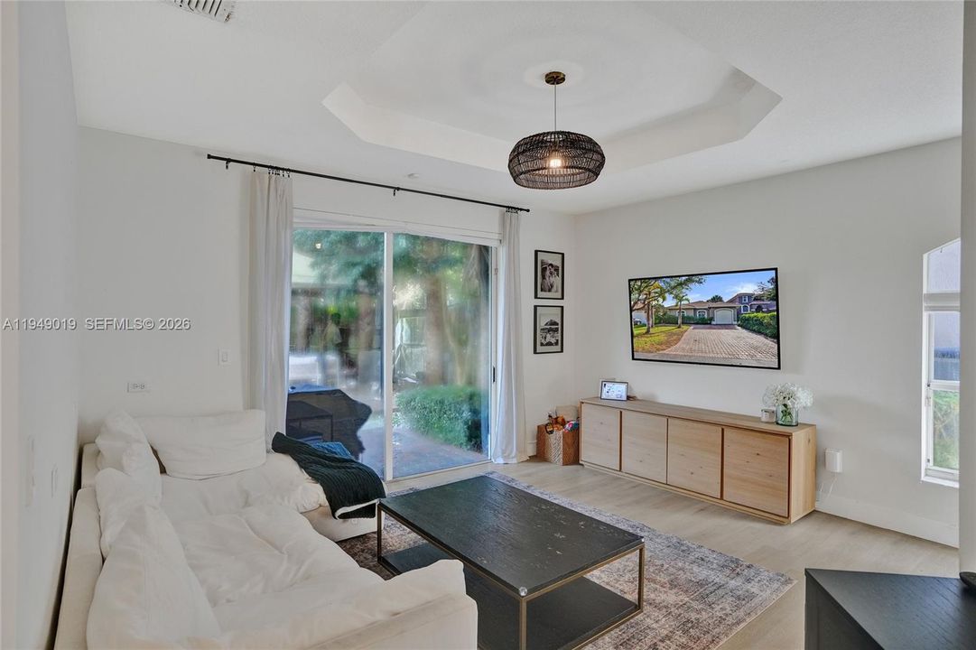 For Sale: $730,000 (3 beds, 2 baths, 1467 Square Feet)