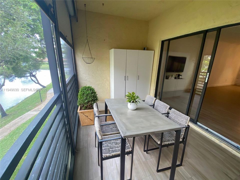 En Venta: $159,900 (2 camas, 2 baños, 1000 Pies cuadrados)