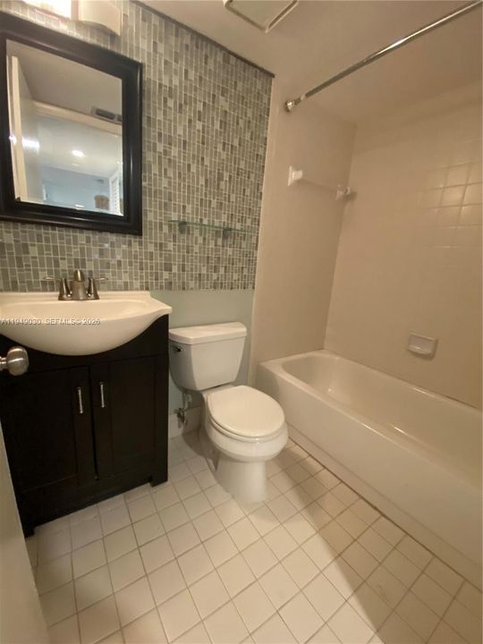 En Venta: $159,900 (2 camas, 2 baños, 1000 Pies cuadrados)