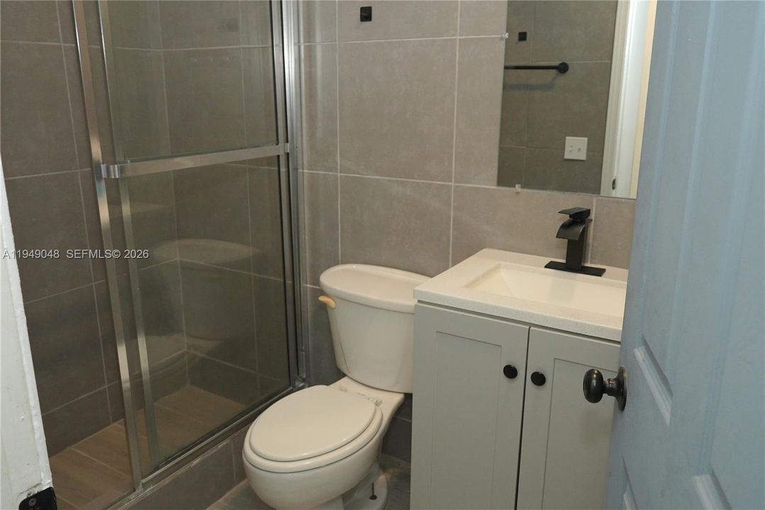 Под контрактом: $289,900 (3 спален, 2 ванн, 1368 Квадратных фут)