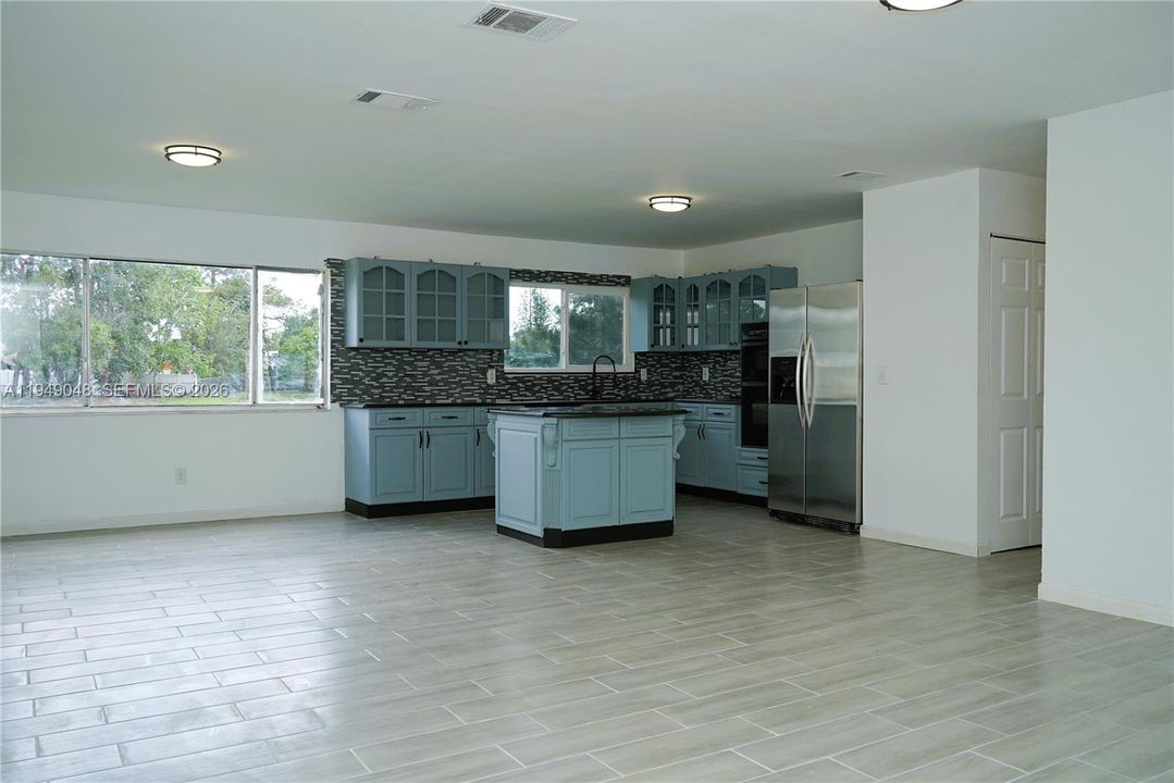Под контрактом: $289,900 (3 спален, 2 ванн, 1368 Квадратных фут)