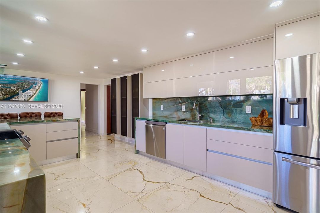В аренду: $65,000 (4 спален, 4 ванн, 4144 Квадратных фут)