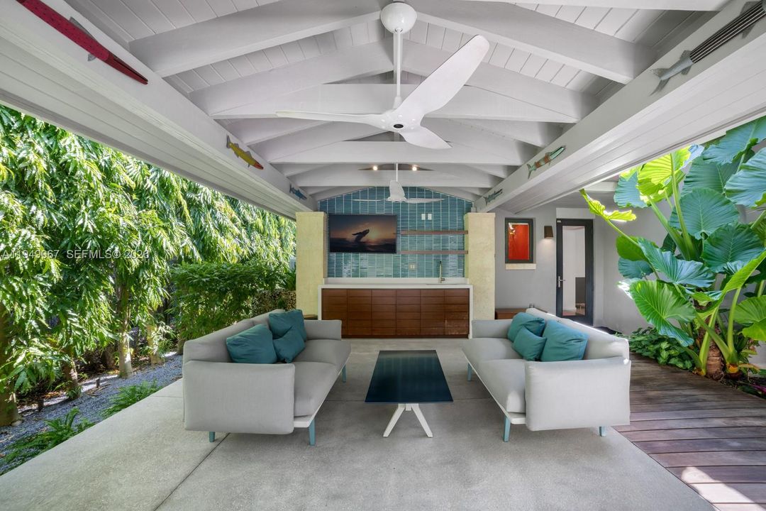 For Sale: $8,995,000 (4 beds, 4 baths, 3589 Square Feet)