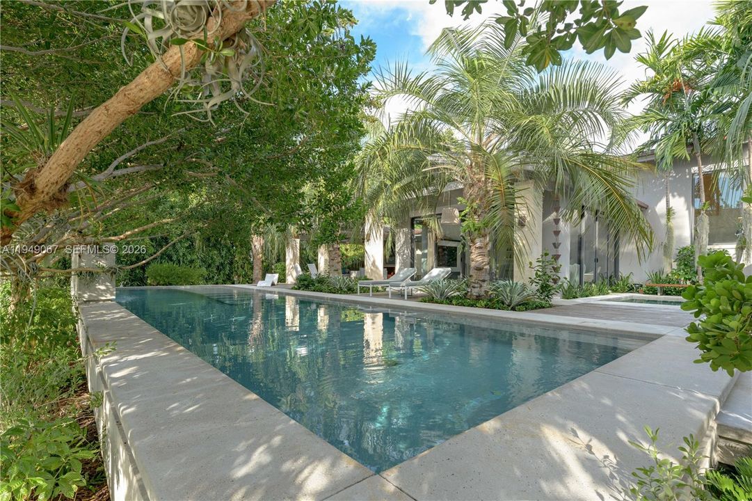 For Sale: $8,995,000 (4 beds, 4 baths, 3589 Square Feet)