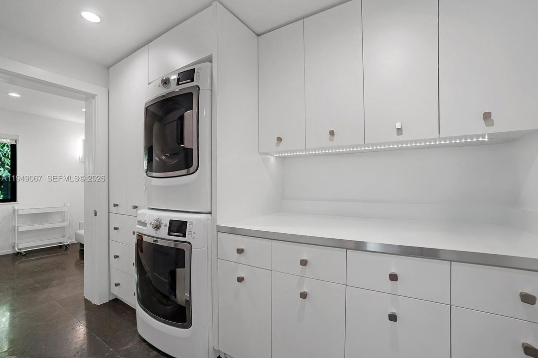 For Sale: $8,995,000 (4 beds, 4 baths, 3589 Square Feet)