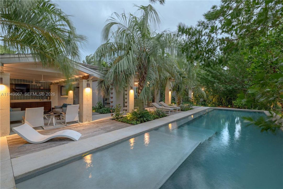 For Sale: $8,995,000 (4 beds, 4 baths, 3589 Square Feet)