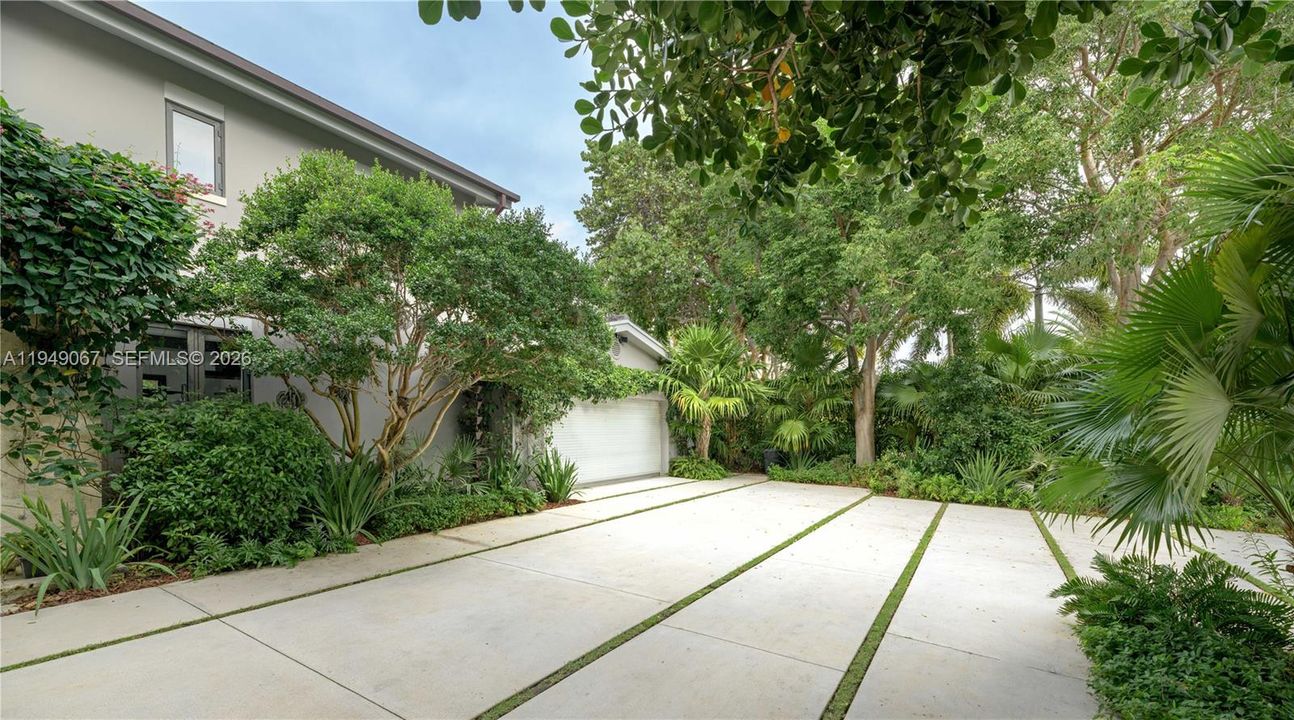 For Sale: $8,995,000 (4 beds, 4 baths, 3589 Square Feet)