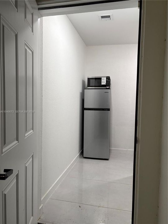 For Rent: $1,100 (0 beds, 1 baths, 1398 Square Feet)