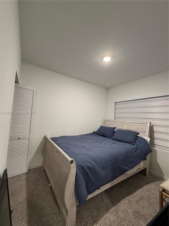 For Rent: $1,100 (0 beds, 1 baths, 1398 Square Feet)