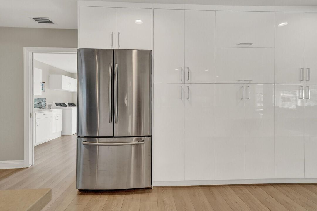 Abundance of cabinets!
