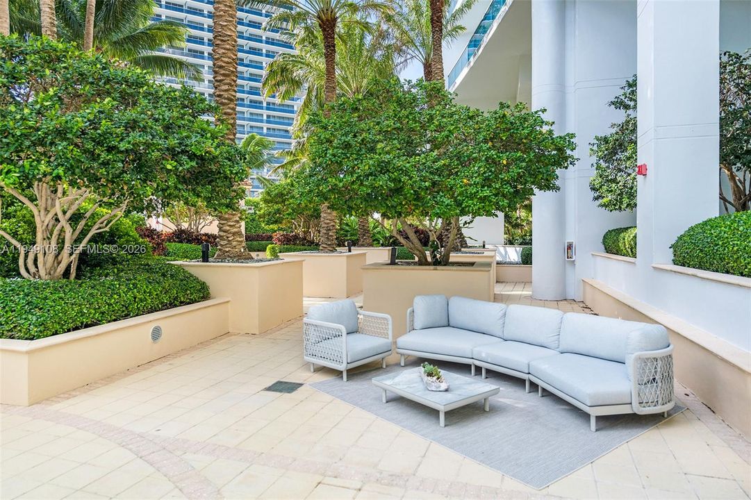 For Sale: $4,500,000 (5 beds, 5 baths, 4135 Square Feet)