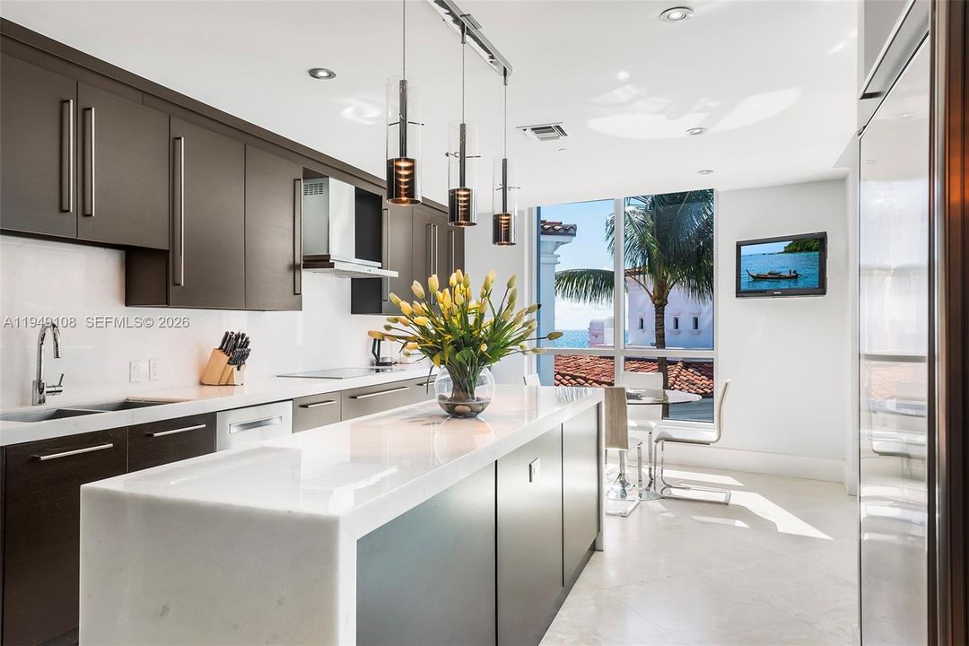 For Sale: $4,500,000 (5 beds, 5 baths, 4135 Square Feet)