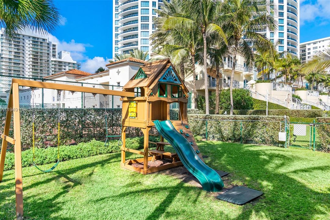 For Sale: $4,500,000 (5 beds, 5 baths, 4135 Square Feet)