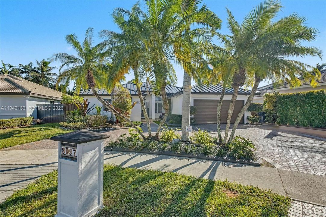 Vendido Recientemente: $1,050,000 (4 camas, 3 baños, 2226 Pies cuadrados)