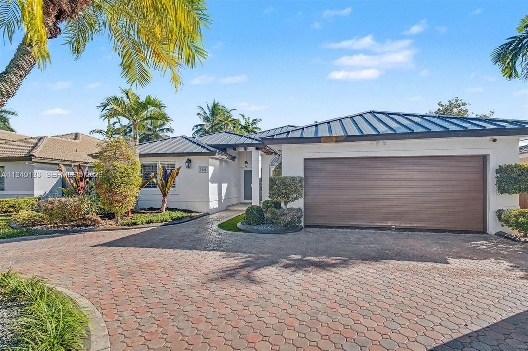 Vendido Recientemente: $1,050,000 (4 camas, 3 baños, 2226 Pies cuadrados)