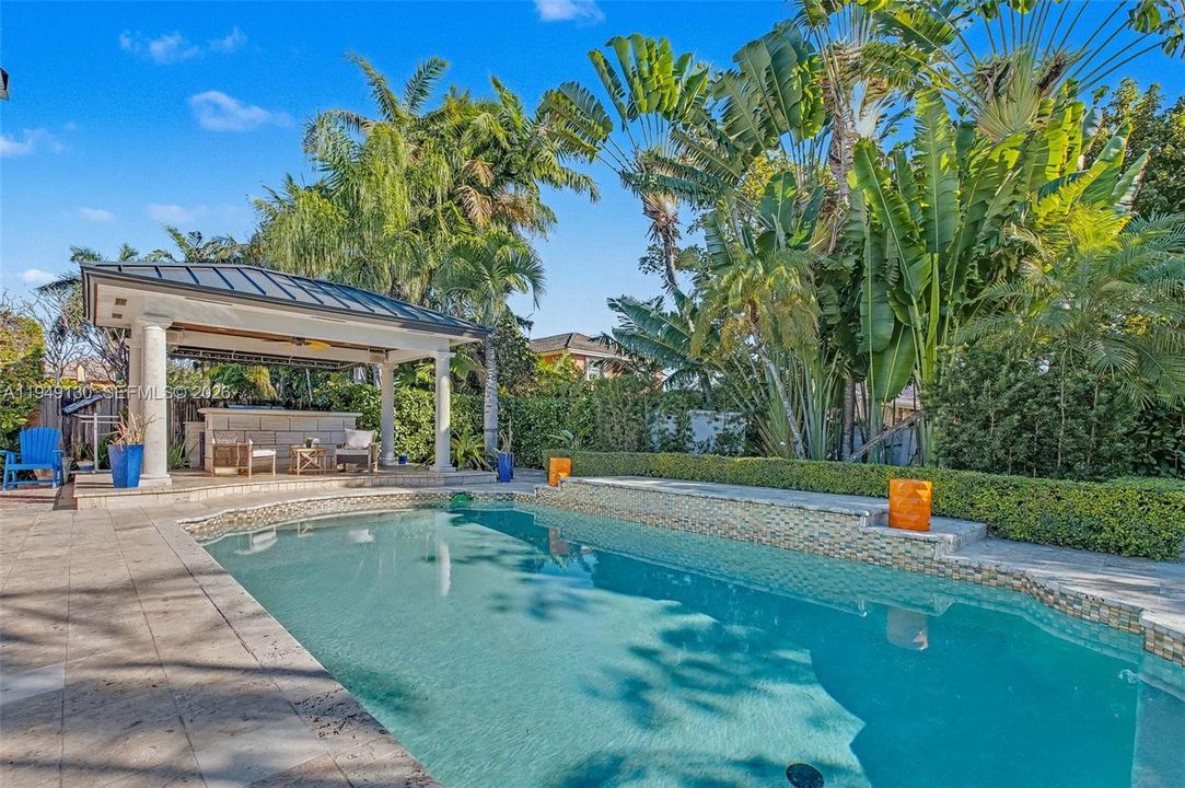 Vendido Recientemente: $1,050,000 (4 camas, 3 baños, 2226 Pies cuadrados)