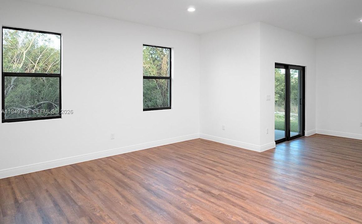 Recientemente alquilado: $1,900 (3 camas, 2 baños, 1530 Pies cuadrados)