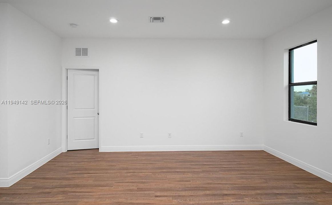 Recientemente alquilado: $1,900 (3 camas, 2 baños, 1530 Pies cuadrados)