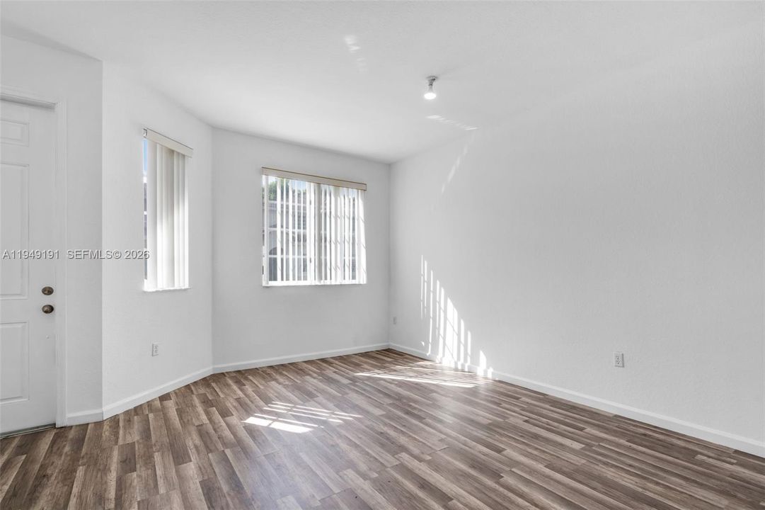 En Venta: $325,000 (3 camas, 2 baños, 1419 Pies cuadrados)