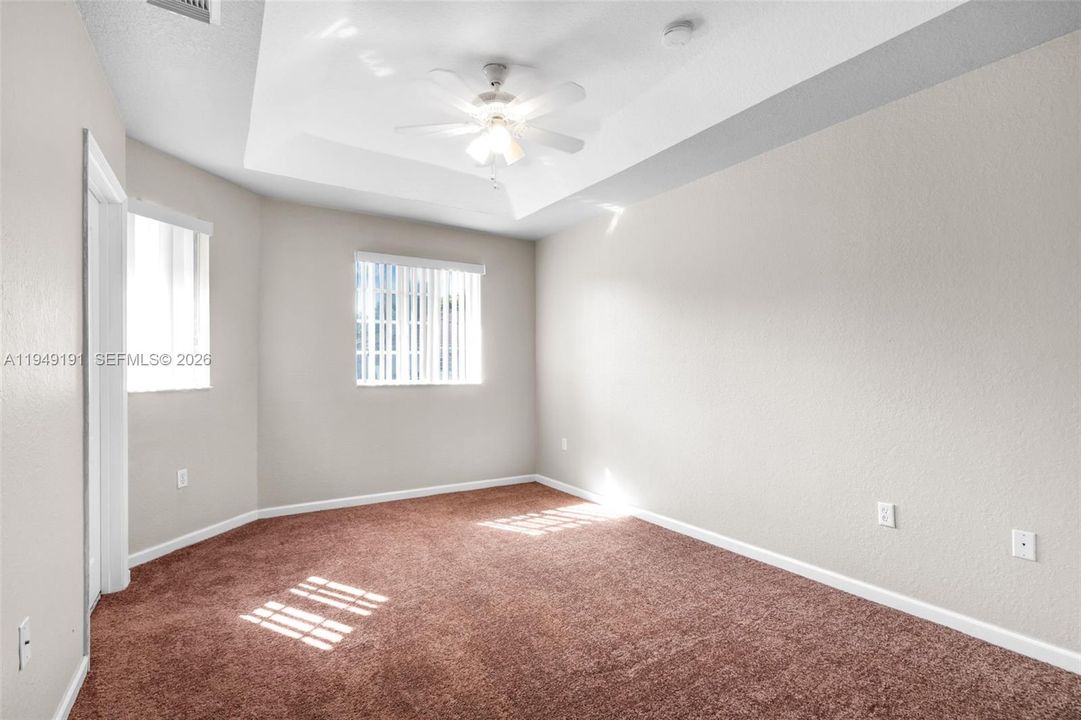En Venta: $325,000 (3 camas, 2 baños, 1419 Pies cuadrados)
