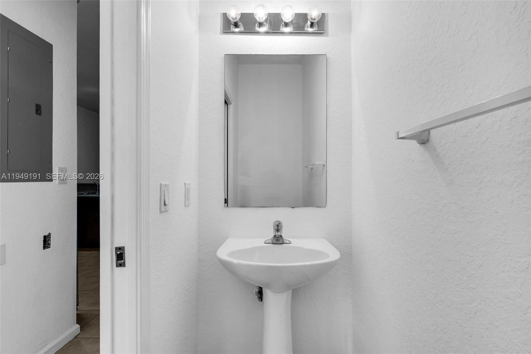 En Venta: $325,000 (3 camas, 2 baños, 1419 Pies cuadrados)