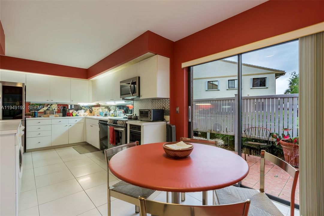 Activo con contrato: $95,000 (3 camas, 2 baños, 1809 Pies cuadrados)