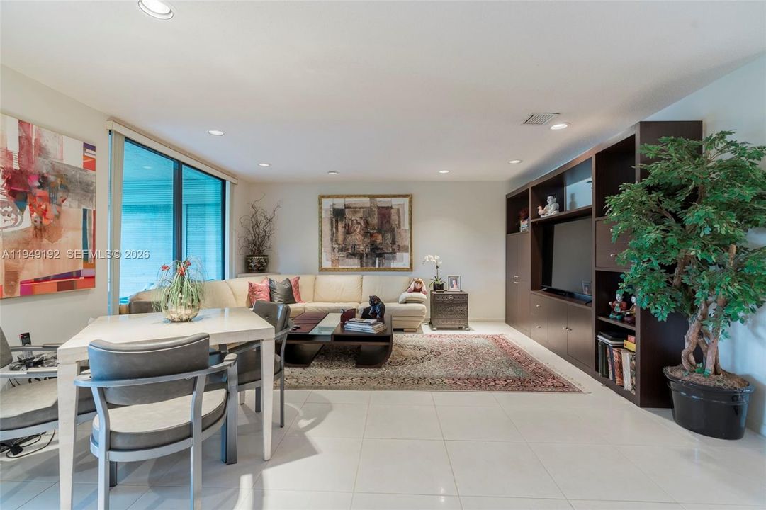 Activo con contrato: $95,000 (3 camas, 2 baños, 1809 Pies cuadrados)